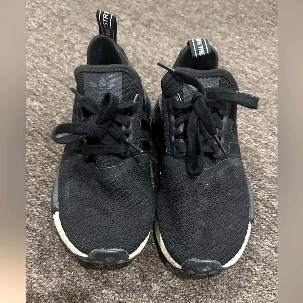 EUC! Adidas Women's 7.5 Black and White Sneakers - Picture 1 of 5